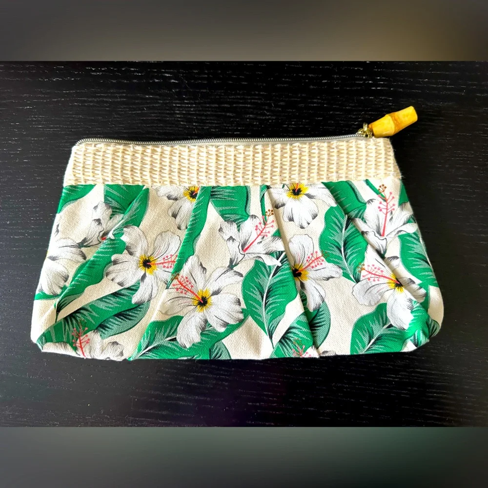 Estee Lauder pouch 👝‎